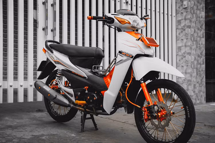 Bằng với sự đam mê và đầy nhiệt huyết, chiếc Honda Wave Alpha của sản xuất tại Việt Nam đã có màn lột xác đầy ngoạn mục với một diện mạo mới nổi bật và ấn tượng qua loạt đồ chơi mang thương hiệu Racing Boy.