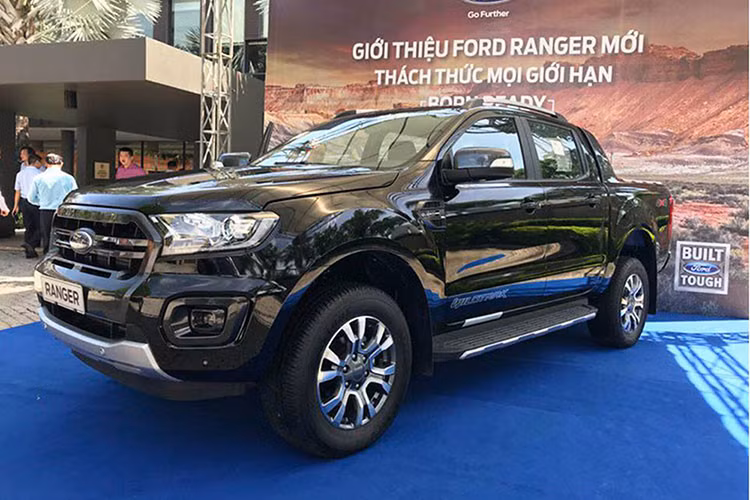 Duy nhất trong danh sách các xe ôtô Ford giảm giá thì chỉ có các phiên bản của bán tải Ranger có sự biến động trái chiều. Cụ thể, phiên bản Wildtrak 2.0L 4x4AT giảm 28 triệu đồng, Wildtrak 2.0L 4x2AT giảm 10 triệu đồng và phiên bản XLS 2.2L – 4x2MT sản xuất năm 2018 giảm 20 triệu đồng là các mẫu Ranger được giảm giá.