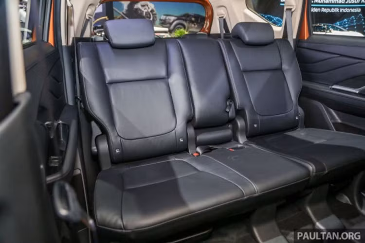 Tại thị trường Indonesia, Livina 2019 được trang bị động cơ xăng 4 xi-lanh, dung tích 1,5 lít, sản sinh công suất tối đa 104 mã lực và mô-men xoắn cực đại 141 Nm tại tua máy 4.000 vòng/phút. Sức mạnh được truyền tới bánh thông qua hộp số sàn 5 cấp và tự động 4 cấp. Nói cách khác, xe dùng động cơ và hộp số giống hệt Mitsubishi Xpander. 