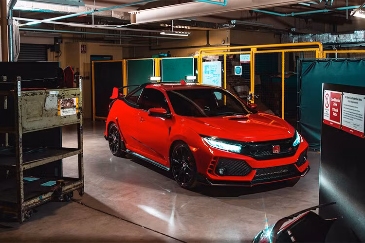 Mẫu xe thể thao Honda Civic Type R mới về nguyên bản vốn đã là một mẫu xe rất ấn tượng. Thế nhưng, vẫn có người nghĩ rằng Civic Type R có tiềm năng để nâng cấp thêm nữa, điển hình như Honda chi nhánh Anh.