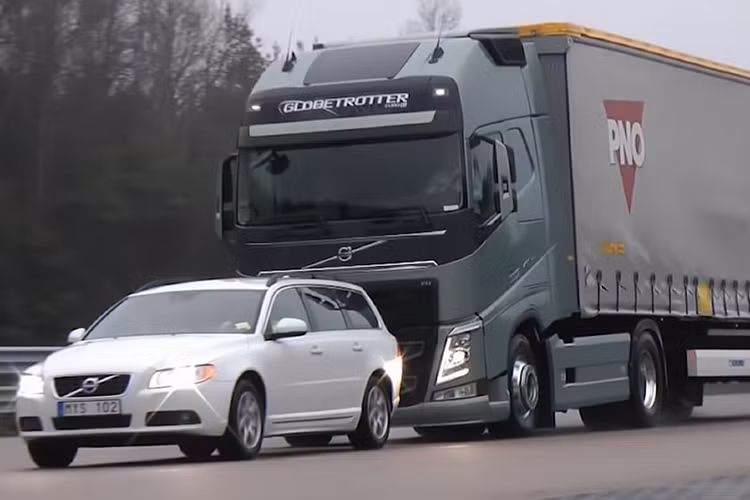 Day la ly do tai sao xe Volvo cuc ky an toan-Hinh-2
