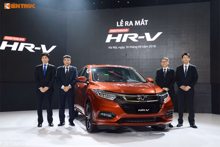 Cả hai phiên bản của Honda HR-V dùng chung động cơ là máy xăng i-VTEC 4 xi-lanh thẳng hàng, SOHC, dung tích 1,8 lít và hộp số vô cấp CVT. Động cơ tạo ra công suất tối đa 141 mã lực tại tua máy 6.500 vòng/phút và mô-men xoắn cực đại 172 Nm tại tua máy 4.300 vòng/phút. Giá bán Honda HR-V bản G là 786 triệu đồng, bản L là 866 triệu đồng.