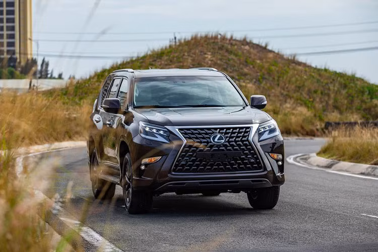 Loat xe Lexus tai Viet Nam tang gia, GX tang toi 70 trieu dong