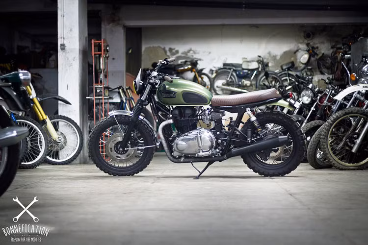 Chiếc Triumph Bonneville đã được Ton-up Garage tùy chỉnh hết sức độc đáo. với phong cách Tracker.