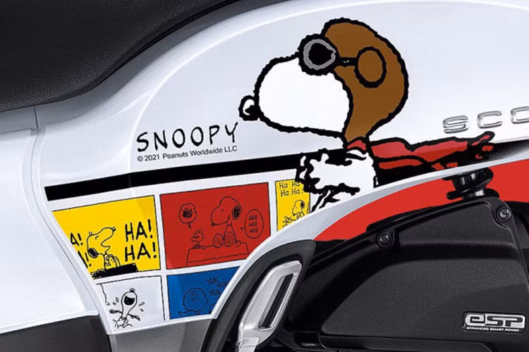 Về sức mạnh, Honda Scoopy 2021 Snoopy được trang bị khối động cơ ESP 110cc có công suất tối đa 8,85 mã lực ở tua 7.500 vòng/phút và mô men xoắn cực đại 9,3 Nm tại 5.500 vòng/phút. Tùy theo phiên bản, chiếc xe này sẽ có khối lượng thay đổi từ 93 kg đến 94 kg tùy phiên bản.