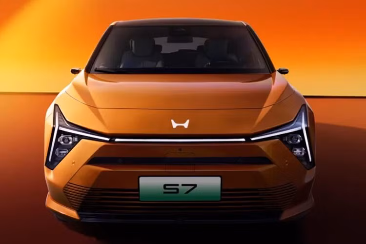 Ngoài ra Chiếc EV Honda S7 2025 mới này còn được trang bị camera thay thế gương và tay nắm cửa phẳng, góp phần tăng tính khí động học tổng thể của xe.