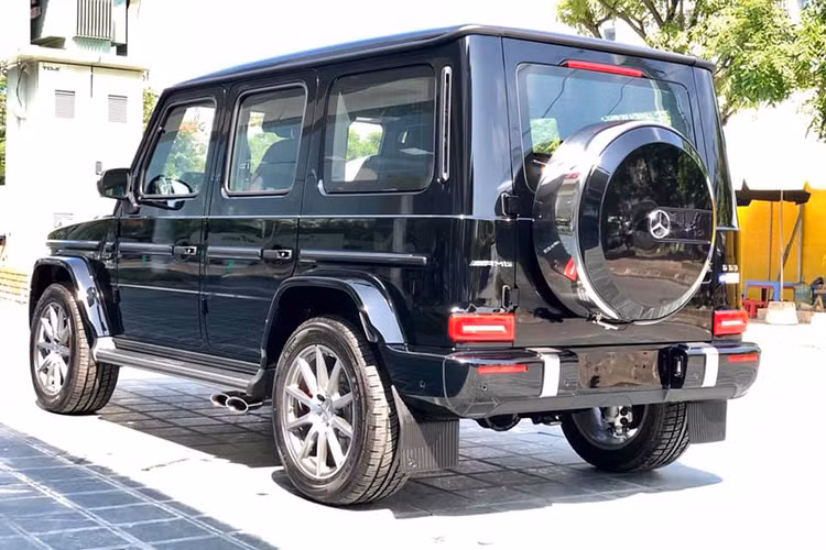 Hiện chưa rõ mức giá xe Mercedes-AMG G63 2019 được nhập khẩu không chính hãng này, chỉ biết rằng, hãng Mercedes-Benz Việt Nam đã công bố giá bán cho dòng xe Mercedes-AMG G63 2019 là 10,19 tỷ đồng. Thời gian bàn giao xe cho các khách hàng đặt mua vào tháng 10/2019.