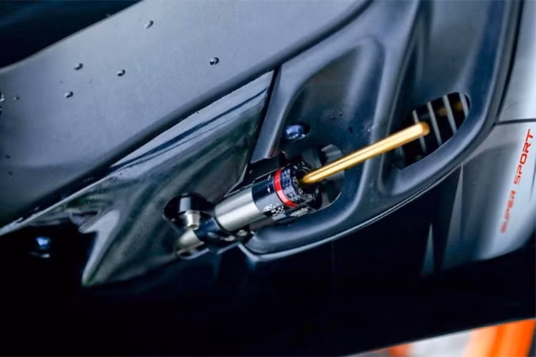 Đối với các dòng xe thiên về tốc độ như chiếc Yamaha Z125 2 kỳ độ này, việc chống sàng lắc cho đầu xe là điều được ưu tiên cần phải khắc khục ngay - Nắm bắt được thiếu sót đó trên xe zin mà chủ nhân của nó đã trang bị thêm trợ lực Matris nhằm hạn chế các tình trạng nói trên.