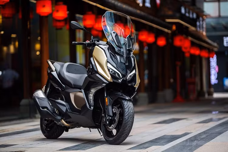 Thương hiệu xe máy Trung Quốc QJMotor đã chính thức cho ra mắt mẫu xe tay ga Fort 350GT mới tại thị trường quê nhà. So với đời cũ, QJMotor Fort 350GT 2024 mới được nâng cấp toàn diện về hiệu suất và giá bán...