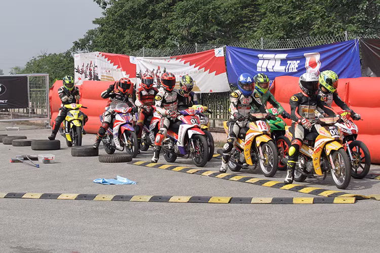 Giai dua xe may VMRC 2019 dau tien dien ra o Ha Noi