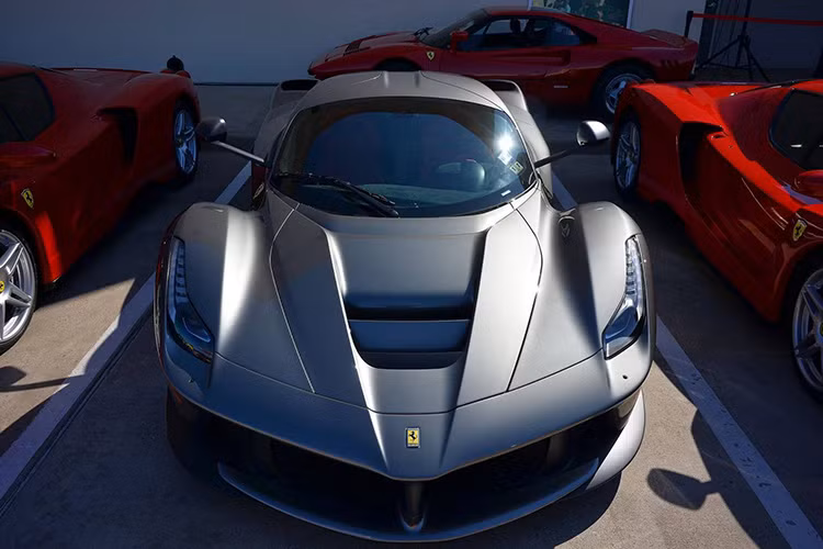 Trong đó đáng chú ý là chiếc Ferrari Sergio chỉ với 6 chiếc được sản xuất trên toàn thế giới kèm mức giá bán đắt đỏ gần 4 triệu đô.