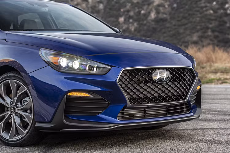 Những thay đổi ngoại hình được hãng xe ôtô Hyundai lấy cảm hứng trực tiếp từ chiếc Hyundai i30N, bao gồm cánh lướt gió phía trước thấp hơn cho hiệu quả khí động học tốt hơn.