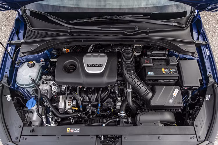 Hyundai Elantra GT N Line vẫn trang bị khối động cơ bốn xi-lanh 1,6 lít tăng áp, tạo ra công suất 201 mã lực và mô-men xoắn 264,3 Nm. Xe có 2 tùy chọn hộp số gồm số sàn 6 cấp và số tự động ly hợp kép 7 cấp.