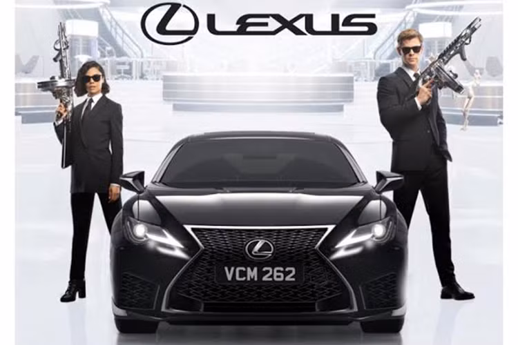 Câu chuyện của bộ phim “MIB™ Đặc vụ Áo Đen: Sứ Mệnh Toàn Cầu” xoay quanh những siêu đặc vụ có nhiệm vụ bảo vệ Trái đất khỏi những thế lực xấu. Trong phần mới nhất lần này, nhiệm vụ còn khó khăn hơn thế khi họ phải loại trừ gián điệp hai mang ẩn mình trong chính tổ chức MIB.