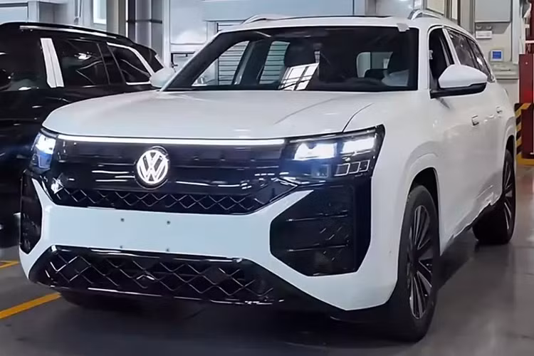 Xe sử dụng hệ dẫn động 4 bánh toàn thời gian AWD, cho khả năng tăng tốc từ 0-100 km/h trong 7,6 giây, tốc độ tối đa 200 km/h và mức tiêu hao nhiên liệu trung bình khoảng 8,35 lít/100 km. Theo kế hoạch, mẫu SUV này sẽ chính thức trình làng tại thị trường đông dân nhất thế giới vào quý I/2025.