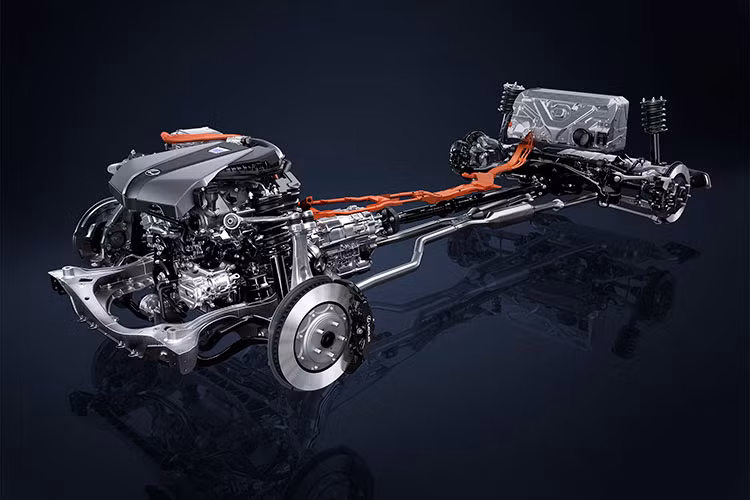 Theo đại diện Lexus, mẫu LC 500h cũng là chiếc xe đầu tiên của thương hiệu này sử dụng cấu trúc khung gầm dẫn động cầu sau ưu việt hoàn toàn mới - một phần của dự án thiết kế xe sang toàn cầu của Lexus (GA-L).