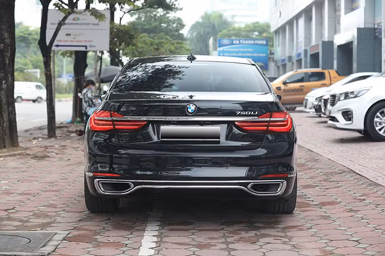 Xe sử dụng động cơ 2 lít 4 xi-lanh, bơm tăng áp cửa nạp kép TwinPower Turbo cho công suất 258 mã lực tại vòng tua máy 5.000-6.500 vòng/phút, mô-men xoắn cực đại 400 Nm tại 1.550-4.400 vòng/phút. Thời gian tăng tốc 0-100 km/h mất 6,3 giây, tốc độ tối đa giới hạn 250 km/h phối hợp với hộp số tự động 8 cấp. Người lái có thể tăng chiều cao gầm lên 20mm, trong các chế độ lái Sport, Comfort và Comfort +, xe sẽ tự động hạ gầm xuống 10mm khi đạt đến một tốc độ nhất định.