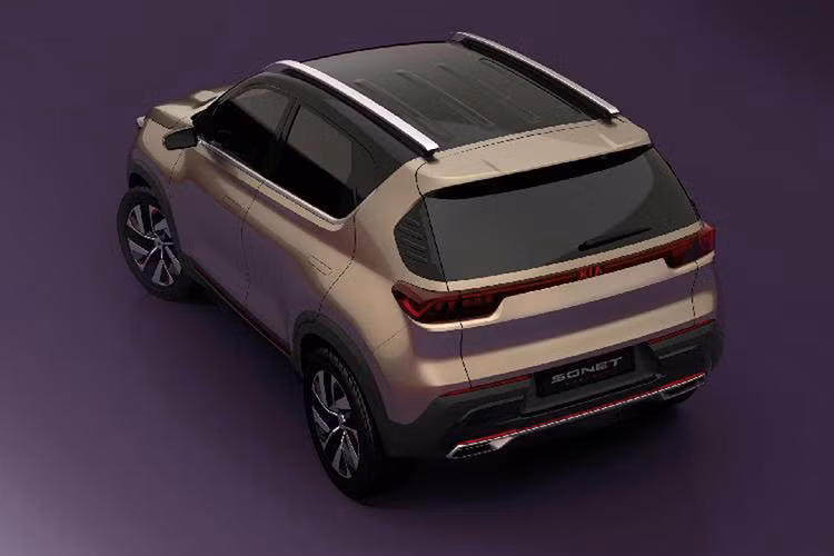 Ngay bên dưới dải đèn phản quang này là logo của hãng Kia. Trong khi đó, kính sau của mẫu SUV cỡ B này được thiết kế khá dốc, nối một cách hài hòa với cửa cốp và tràn sang hai bên sườn, tạo cảm giác rộng hơn. Những chi tiết thiết kế đáng chú ý khác của Kia Sonet 2021 bao gồm baga nóc, cánh gió mui và ăng-ten hình vây cá.