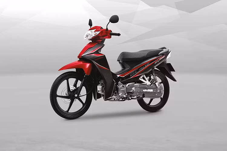 Giá bán Blade 110 cụ thể cho các phiên bản tiêu chuẩn (phanh cơ, vành nan hoa) là 18,6 triệu đồng; bản tiêu chuẩn phanh đĩa vành nan hoa 19,6 triệu đồng và phiên bản thể thao có giá 21,1 triệu đồng. Với giá bán này, các phiên bản sử dụng động cơ đạt chuẩn Euro 3 có tăng không đáng kể so với phiên bản cũ.