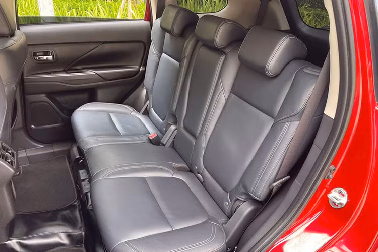 Về vận hành, Mitsubishi Outlander 2021 2.0 Premium sử dụng động cơ MIVEC 2.0L, công suất tối đa 143 mã lực tại 6.000 vòng/phút và mô-men xoắn cực đại 196 Nm tại 4.200 vòng/phút.