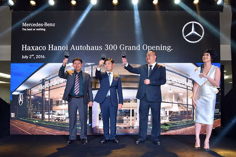 Tại đây ngoài việc kinh doanh và trưng bày các loại xe mới của Mercedes-Benz, trung tâm này còn kinh doanh và trưng bày xe đã qua sử dụng chính hãng; Bảo hành, bảo dưỡng, sửa chữa tất cả các xe Mercedes-Benz; Cung cấp phụ tùng, phụ kiện chính hãng.