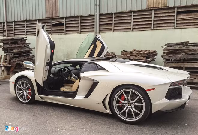 Stephan Winkelmann - Chủ tịch Lamborghini nói Aventador LP 700-4 Roadster là chiếc xe tuyệt vời nhất mà hãng từng sản xuất trong suốt 50 năm lịch sử của mình. Đó là tuyên bố táo bạo, nhưng có căn cứ.