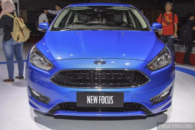 Ford Focus facelift có thể về Việt Nam để tiếp tục cuộc đua với các đối thủ khác trong cùng phân khúc sedan hạng C, gồm: Toyota Altis, Mazda3, Kia K3, Honda Civic hay Chevrolet Cruze.
