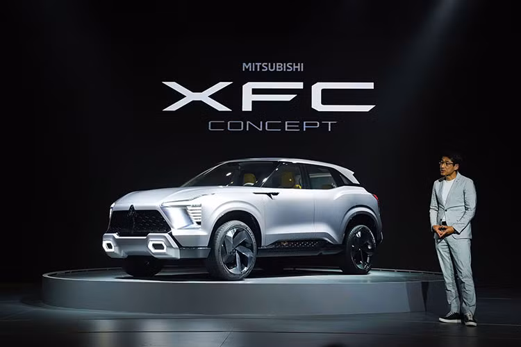 SUV Mitsubishi moi se 
