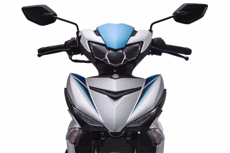 Các chi tiết bao gồm; đồng hồ với màn hình LCD điện tử lớn giống như trên Yamaha NVX, đèn pha LED tăng độ sáng, khóa định vị xe, các nút bấm chức năng mới như nút bật tắt động cơ và nút Passing.