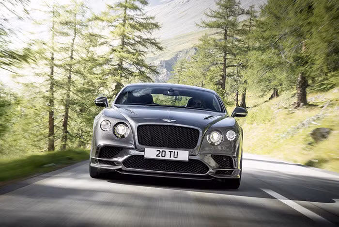 Mẫu siêu xe 4 chỗ mới Bentley Continental Supersports 2018 của hãng xe Anh quốc có thể coi là thế hệ mới của dòng xe này khi mà phiên bản đầu tiên ra mắt từ năm 2009. Mọi thứ với Supersports nằm ở chỗ Bentley đã cải tiến triệt để mọi giải pháp để có thể vươn tới những đỉnh cao nhất về khả năng bứt phá tốc độ, đặc tính lái thể thao kiệt xuất.