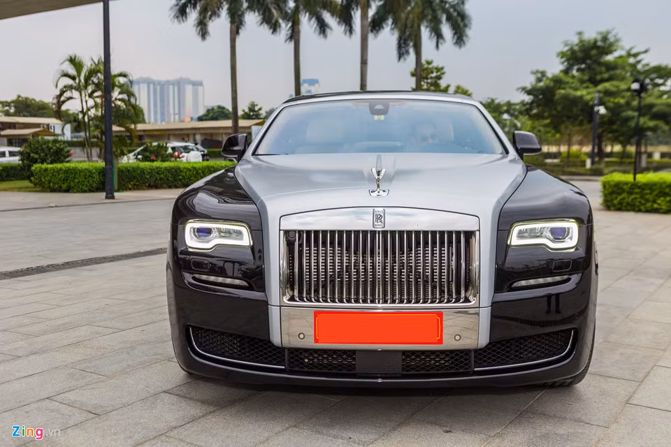 Đầu xe được thiết kế lại so với thế hệ trước. Cụm đèn phong cách mới, thay đổi cả thiết kế đèn chạy ban ngày. Hốc gió trước nẹp đường mạ chrome sáng, kích thước lớn hơn so với phiên bản tiền nhiệm. Cụm đèn chiếu sáng dùng bóng LED toàn bộ.