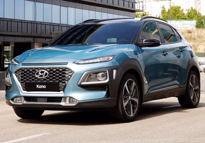 Mẫu xe crossover Hyundai Kona 5 cửa ra mắt lần đầu tại Hàn Quốc vào tháng 06/2017 và xuất hiện tại triển lãm Los Angeles Auto Show hồi đầu tháng 12/2017. Tại Trung Quốc nó lấy tên là Hyundai Encino, Bồ Đào nha nó gọi là Hyundai Kauai. Phần còn lại trên thế giới, nó lấy tên là Hyundai Kona, đặt theo tên một quận phía tây quần đào Hawaii.