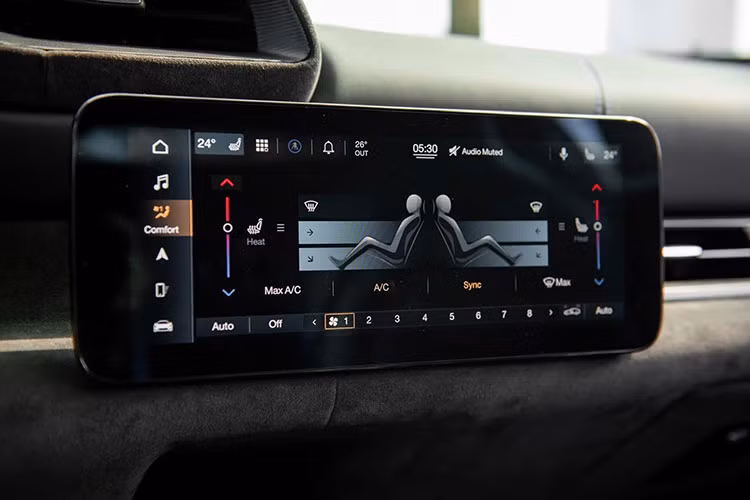 Maserati MC20 được trang bị khối động cơ Nettuno V6 3.0L tăng áp kép, do chính Maserati phát triển. Cỗ máy này sản sinh 621 mã lực và 730 Nm mô-men xoắn, giúp xe tăng tốc từ 0–100 km/h chỉ trong 2,9 giây, trước khi đạt vận tốc tối đa 325 km/h.