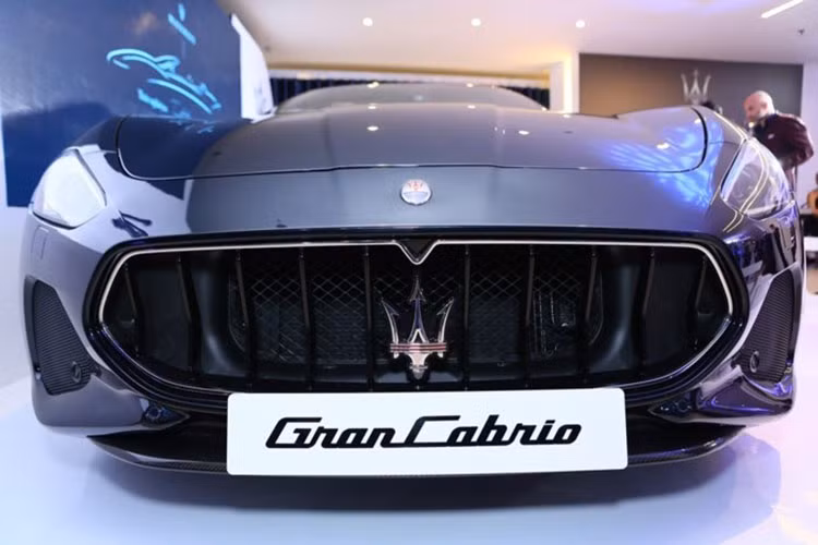 Ngoài ra, trên phiên bản GranCabrio 2018 mới này chủ nhân cũng có thể tuỳ biến với 16 màu sơn và 14 lựa chọn về kiểu dáng mâm xe kích thước 20 inch Bên cạnh đó là 9 màu sắc cho bộ kẹp phanh (Calipers).