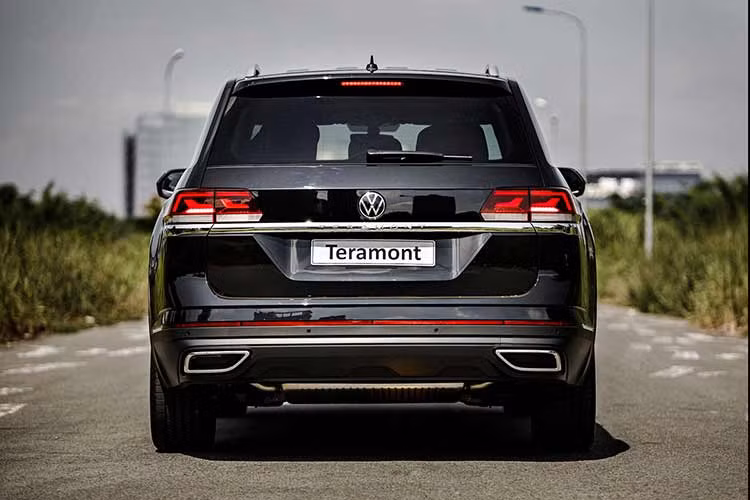 Cung cấp sức mạnh cho Volkswagen Teramont tại Việt Nam là động cơ xăng tăng áp TFSI 2.0L tạo ra công suất 220 mã lực và mô-men xoắn 350 Nm, đi cùng hộp số tự động 8 cấp và hệ dẫn động 4 bánh toàn thời gian. Mẫu SUV đầu bảng của Volkswagen được trang bị khóa vi sai điện tử cùng các tùy chọn đi địa hình như đường cát, tuyết, sỏi.
