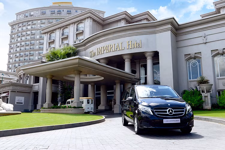 Với hơn 1.200 xe giao đến tay khách hàng, GLC không chỉ là mẫu xe thành công nhất của hãng, mà còn trở thành chiếc xe sang bán chạy nhất Việt Nam. Với hai biến thể SUV và Coupé, mẫu xe GLE cũng đã tăng trưởng hơn 200% ở một phân khúc vô cùng cạnh tranh.