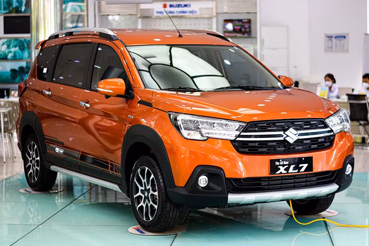 Mẫu xe Suzuki XL7 bản nâng cấp tại Việt Nam hiện cũng được nhận được ưu đãi tương tự cùng quà tặng là phiếu nhiên liệu và gói bảo hiểm vật chất, tương đương giá trị 47 triệu đồng.