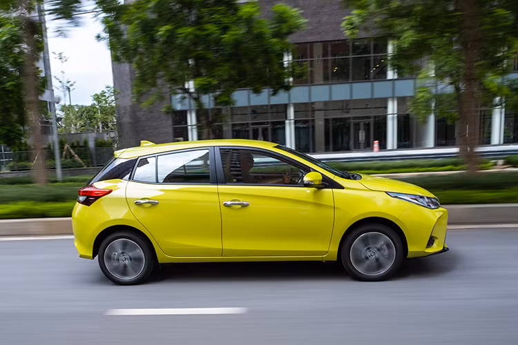 Tại thị trường Việt Nam, giá xe Toyota Yaris 2021 mới nhập khẩu từ Thái Lan với một phiên bản G được đề xuất 668 triệu đồng, tăng 18 triệu đồng so với thế hệ trước đang bán ra 650 triệu đồng.