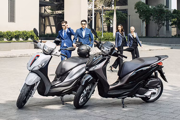 Phiên bản Medley S đi kèm với hệ thống kết nối MIA của Piaggio, cho phép bạn kết nối điện thoại thông minh qua Bluetooth để thông báo các cuộc gọi và văn bản trên bảng điều khiển, cũng như điều khiển nhạc. Công nghệ này tương tự như My honda + mới được giới thiệu trên Honda SH 2020 nhưng nhiều tiện ích và hiện đại hơn khá nhiều...