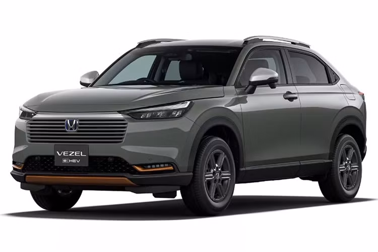 Về an toàn, Honda HR-V 2024 được nâng cấp gói công nghệ an toàn chủ động Honda Sensing với 3 tính năng mới là hỗ trợ lái khi tắc đường Traffic Jam Assist, đèn pha thích ứng và giảm thiểu thiệt hại khi đạp nhầm chân ga. 