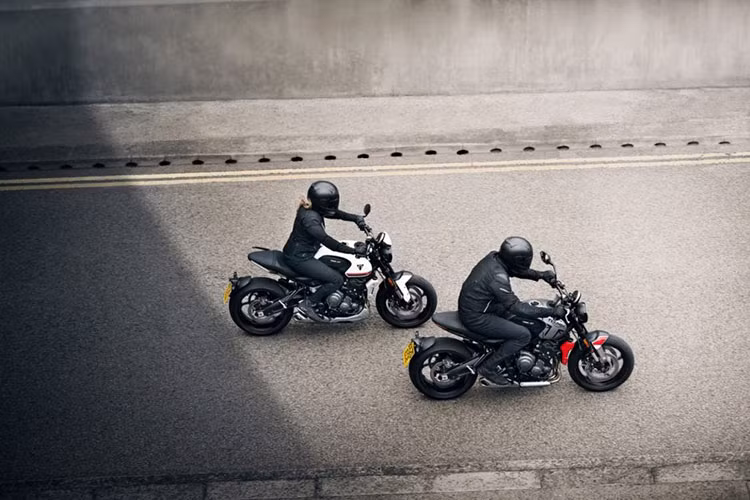 Như vậy, nước bạn Thái Lan đã chính thức có xe về Showroom để các biker được mục sở thị tận tay. Có lẽ, mẫu xe này cũng sẽ sớm có mặt tại Việt Nam trong thời gian tới. Dự kiến, giá xe Triumph Trident tại Việt Nam sẽ nằm ở mức 269 triệu đồng và dự kiến giao xe vào quý I/2021.