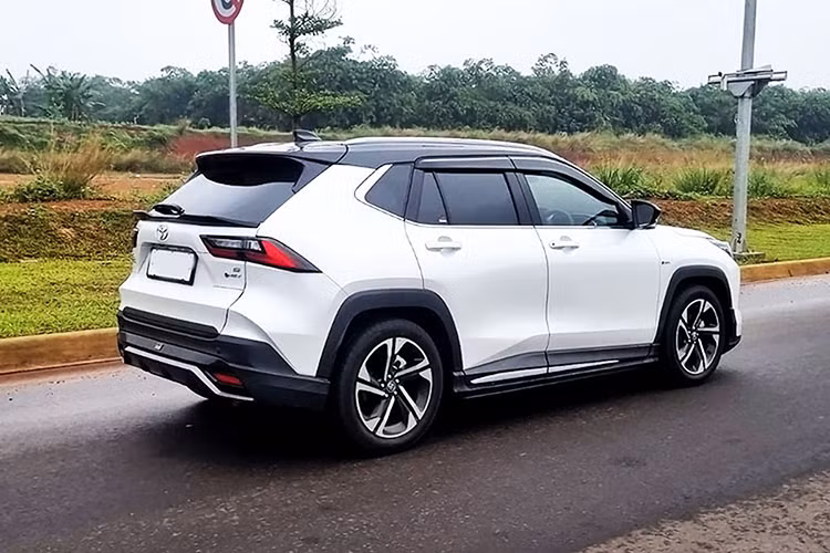 Giá xe Yaris Cross Hybrid hiện được niêm yết chính hãng từ 765 triệu đồng. Trong 2 tháng đầu năm 2024, đã có tất cả 80 chiếc Toyota Yaris Cross Hybrid bàn giao đến tay khách hàng Việt.