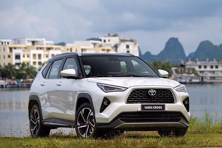  Toyota Yaris Cross Hybrid: từ 765 triệu đồng Gia nhập Việt Nam vào tháng 9/2023, Toyota Yaris Cross nhanh chóng nhận được sự chú ý từ người tiêu dùng trong phân khúc SUV cỡ B với ngoại hình bắt mắt, thiết kế nhỏ gọn phù hợp cho đô thị.