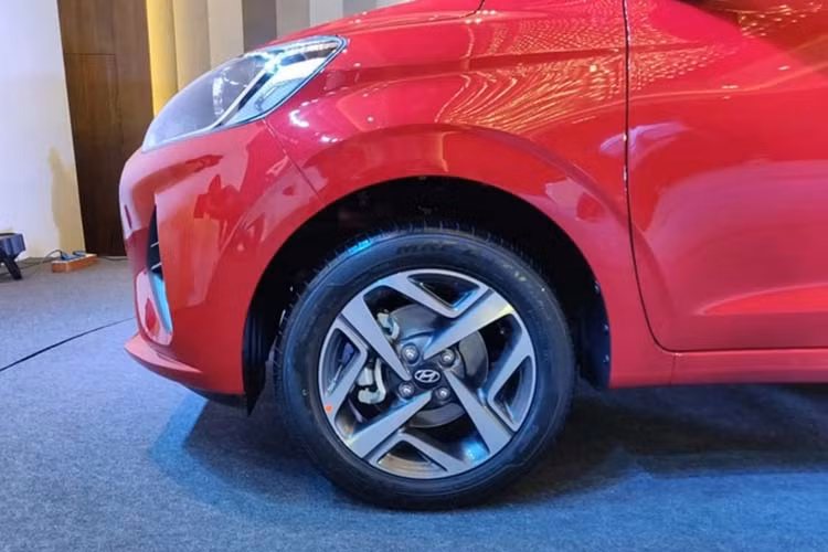 Đáng tiếc là hiện hãng xe ôtô Hyundai chưa công bố hình ảnh nội thất của Aura mới. Tuy nhiên, sẽ không bất ngờ nếu mẫu sedan đô thị này chia sẻ thiết kế và trang bị nội thất với Hyundai Grand i10 2019.