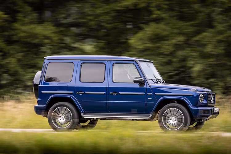 Để kỷ niệm những cột mốc kép này, Mercedes-Benz đang tung ra phiên bản đặc biệt Stronger Than Time mới có mặt trên cả ba phiên bản bao gồm: G-Class G400d (I6 3.0L OM656), G500 và G63 (V8 4.0L biturbo).