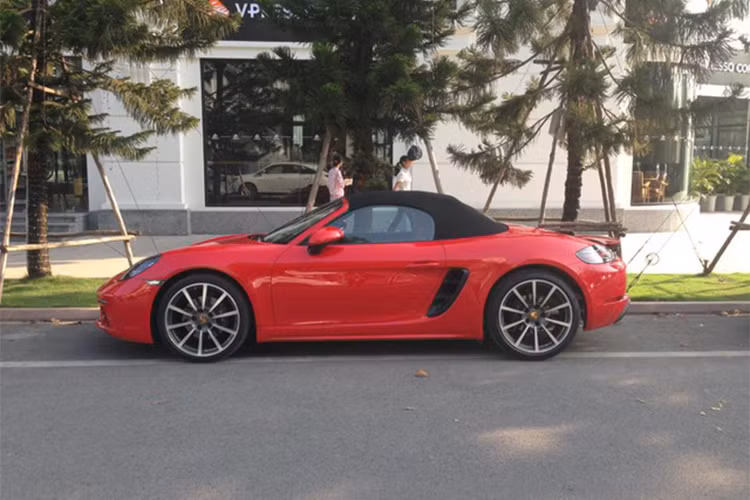 Chiếc Porsche đi đăng kiểm với đăng ký tạm cùng biển số này từ cuối năm 2016. Vì vậy, biển số 30E-777.79 chưa được nhập lên hệ thống đăng kiểm cho chiếc SantaFe. Vị trưởng phòng Kiểm định xe cơ giới (Cục Đăng kiểm Việt Nam) một lần nữa khẳng định, chiếc biển số trên chiếc 30E-777.79 mới là biển số thật và đã được Cục cảnh sát Giao thông cấp.