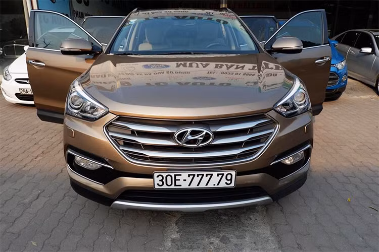 Khi mọi người còn chưa thể biết biển số "xịn" thuộc sở hữu của chiếc xe nào thì Cục Đăng kiểm Việt Nam đã lên tiếng chính thức, xác định chiếc siêu xe Porsche 718 Boxster mang BKS 30E-777.79 là biển số giả.
