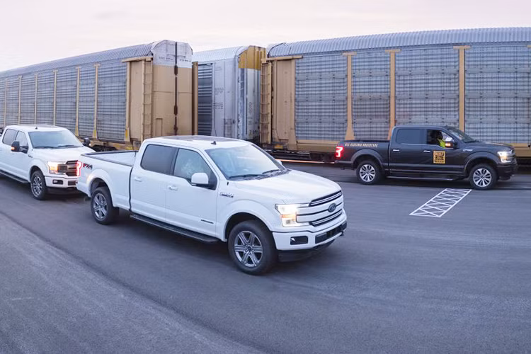 Ngày lên kệ cụ thể của chiếc F-150 hoàn toàn chạy điện này cũng vẫn là một bí ẩn. Mặc dù Ford hứa hẹn rằng mẫu xe này sắp được ra mắt nhưng nhiều khả năng tới tận cuối năm sau hoặc sang năm 2021 mới được bán ra.