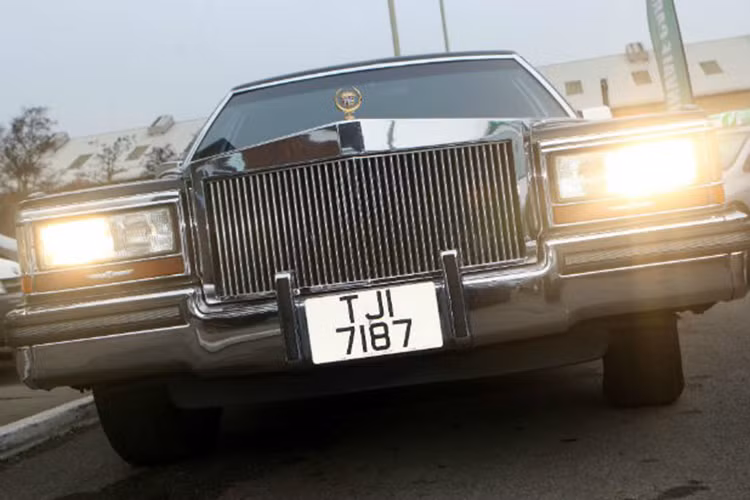 Đến năm 1991, chiếc siêu xe sang Cadillac Trump đã đặt chân đến nước Anh và định cư tại đây cho tới nay. Đây là lý do vì sao chiếc Cadillac Trump lại đang được rao bán tại Anh chú không phải Mỹ.