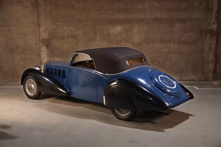 Nhà điêu khắc là một fan lớn của thiết kế và kỹ thuật Bugatti kể từ thời đó, dựa theo sự chia sẻ của con gái ông với tờ báo De Telegraaf của Hà Lan.